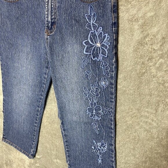Women 90s Y2K Boho Vintage Wash Embroidered Floral Mid Rise Pedal Pusher Jeans 6 - Picture 1 of 12